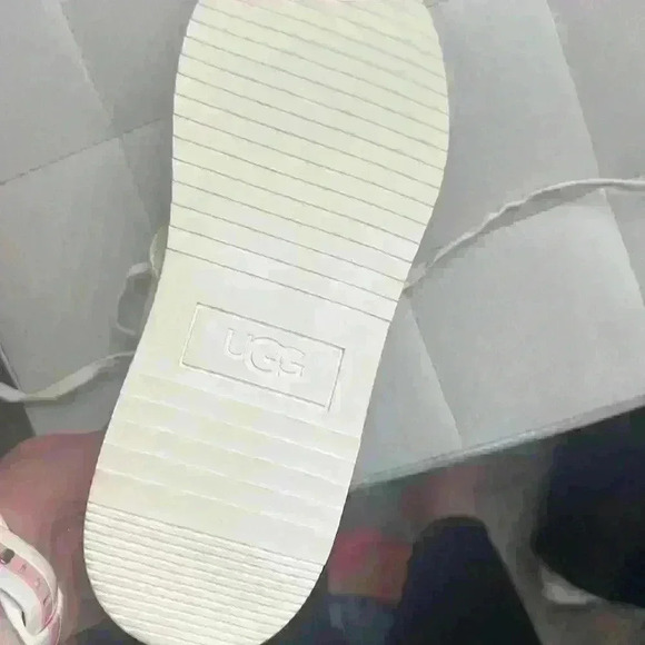 New UGG Alameda High Top Sneaker Size 9.5 never worn Brand New - Picture 6 of 8